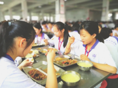 又到开学季,如何做好学生餐?听听新兴荣福中央厨房怎么说